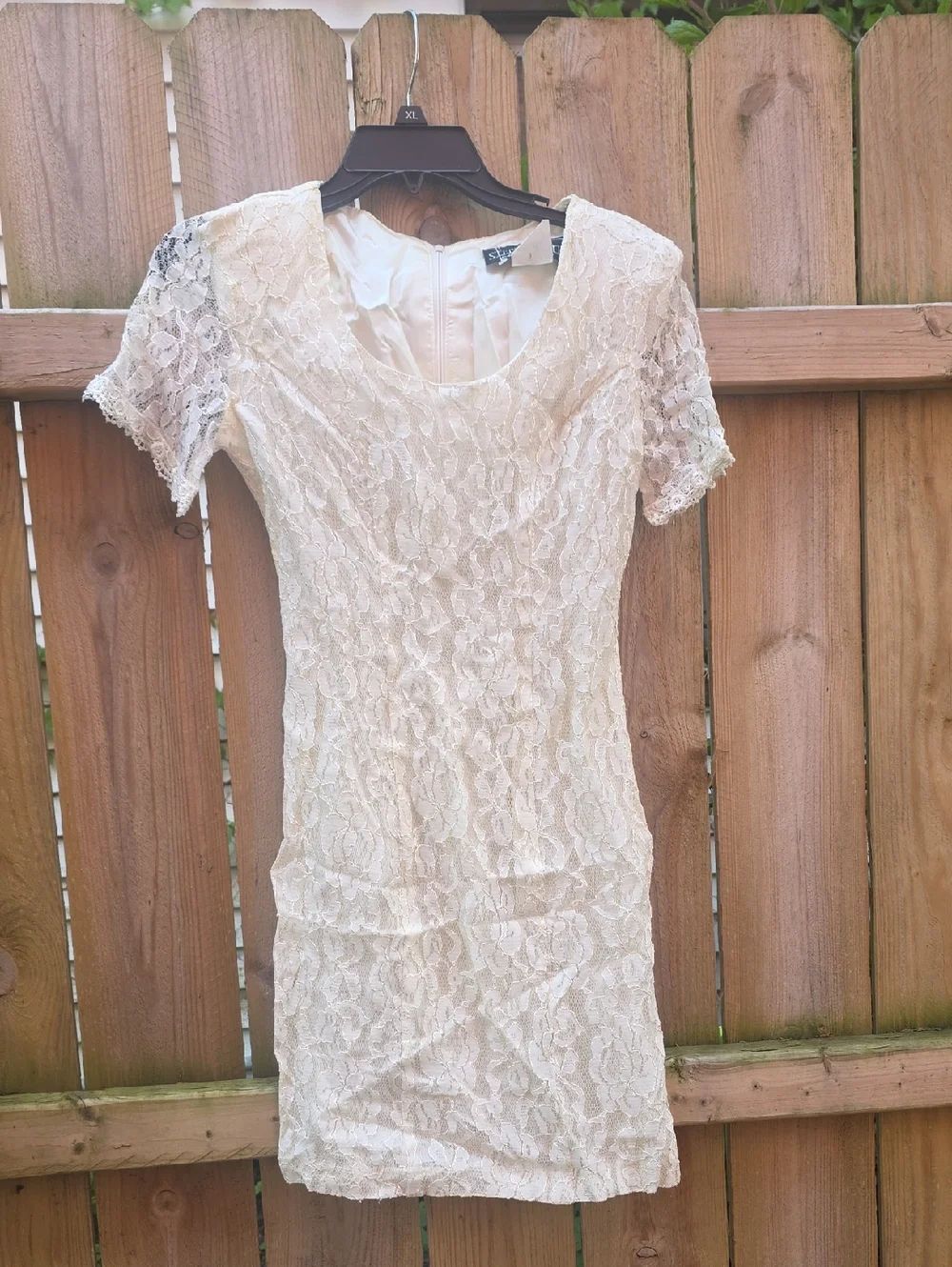 Elegant Ivory Lace Short Sleeve Sheath Dress